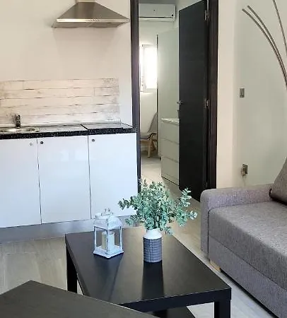 Rafael Apartman *